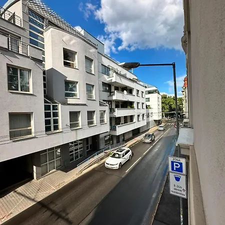 Premium - Free Parking And Balcony Lägenhet *